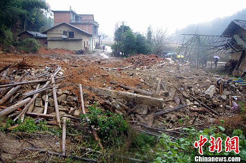 江西万载花炮作坊爆燃致7死当地政府称2人死亡