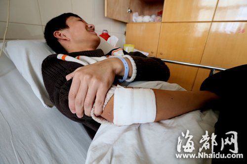 车祸中一些学生受伤骨折，目前还在医院治疗