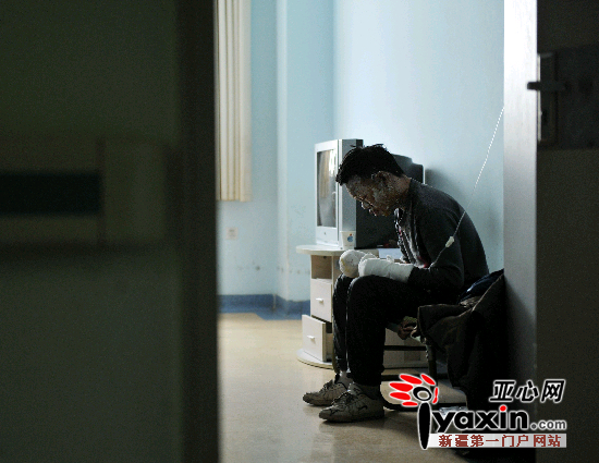 乌市一自建房地下室煤气罐闪爆