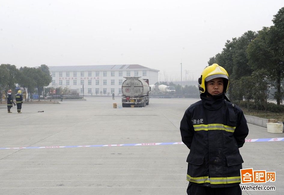 绕城高速肥东服务区段  易燃易爆危化品罐车泄漏