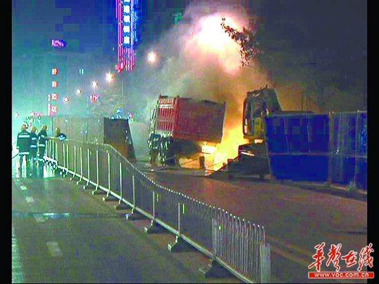 长沙施工挖断燃气管引发大火