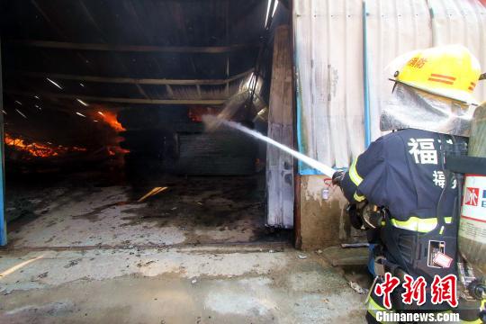 福州闽侯一建材公司厂房大火未造成人员伤亡