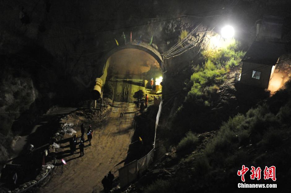 兰渝铁路塌方原因初步查明 被埋9人仍无消息