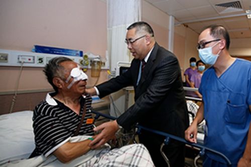 澳门发生旅游巴交通事故 32名内地游客受伤