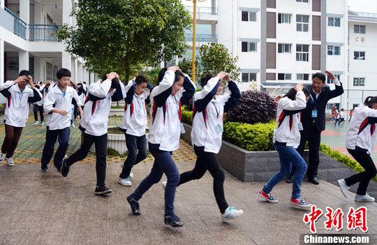 将安全风险防控作为考核学校重要内容