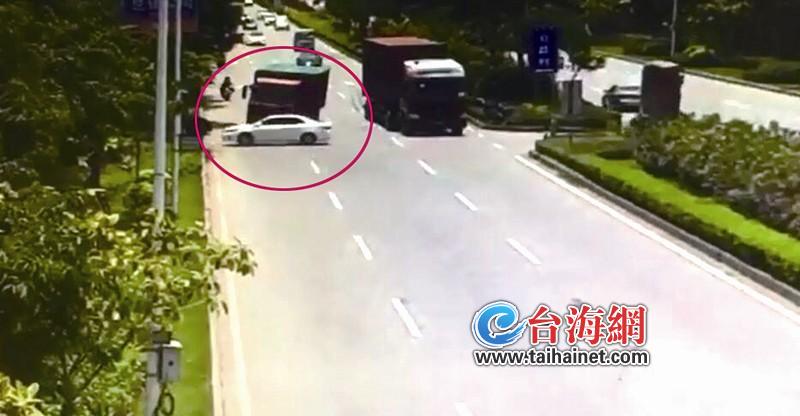 晋江发生惨烈车祸致两死三伤!监控还原事故经过