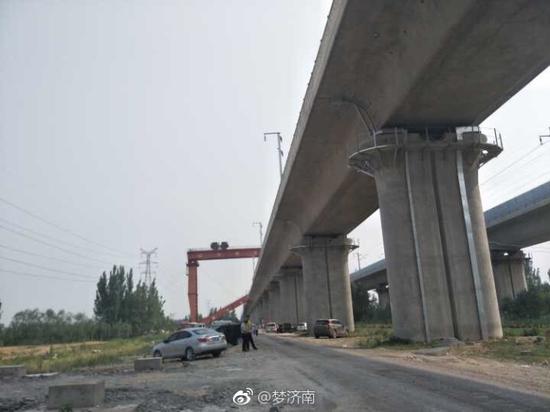 济南一施工现场发生龙门吊倾覆事故 已致6人死亡