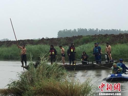 安徽霍邱发生沉船事故39人落水 4人遇难