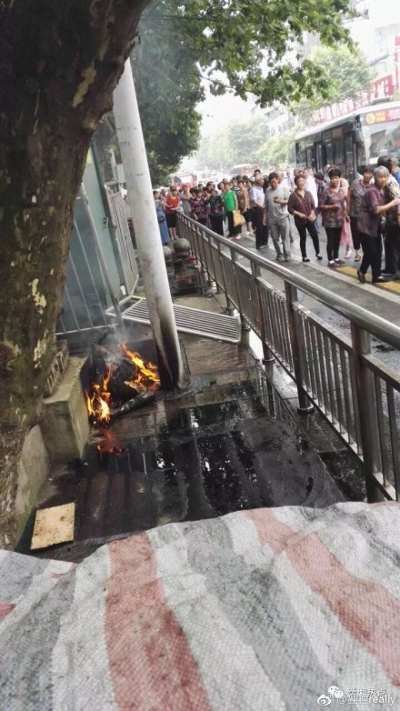 湖南一变压器爆炸致路人一死七伤