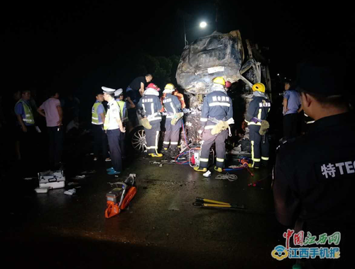江西分宜发生一起交通事故 4死2伤