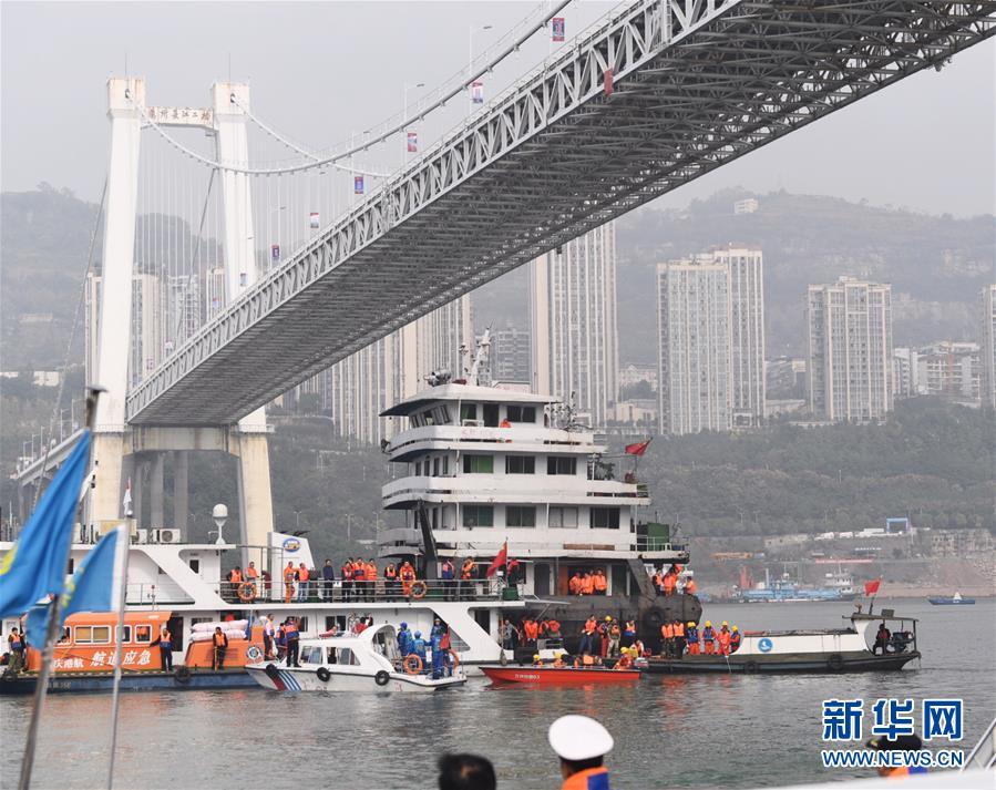 （重庆公交车坠江事故·后续）（2）重庆万州坠江公交车初步核实15人失联　车辆位置基本确定