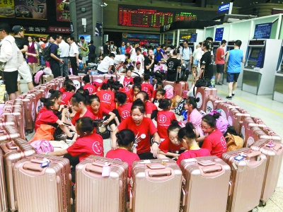 彩钢板撞击致京沪高铁大面积晚点停运