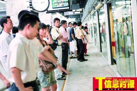 广州地铁1号线发生故障中断81分钟(组图)