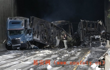 美国加州隧道15辆货车连环相撞3人死亡(图)