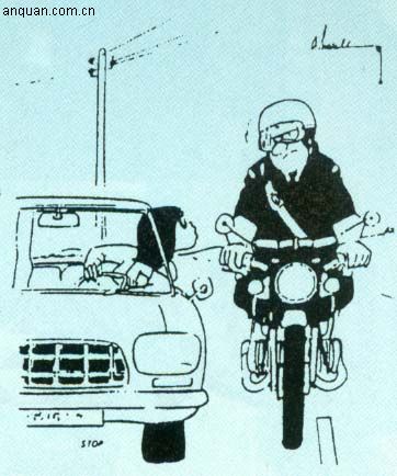 我想停车，请告诉我刹车板在哪里