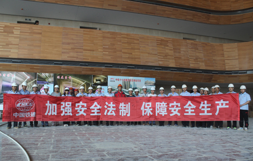 中国铁建十七局集团建筑公司吉林市人民大剧院项目郑重举行安全签名活动