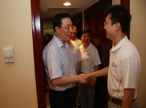 殷殷叮嘱 亲切关怀