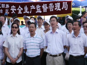 全国第八个安全月咨询日宁夏歌舞助阵