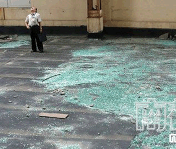 反思上海玻璃幕墙八次爆裂