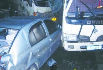 下车查看追尾被撞:避让不及酿2死3伤悲剧 交警支招如何避免二次事故