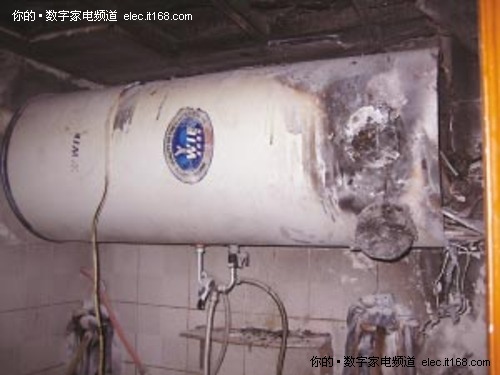 电热水器爆炸 炸飞居民阳台上门窗