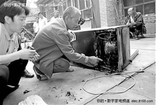 海信冰箱爆炸 蹿出一米多高火苗