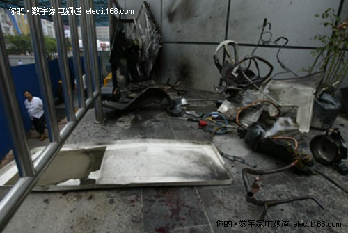 LG空调爆炸 维修工被炸多处受重伤