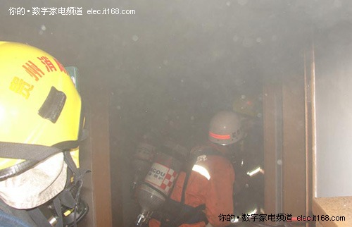 等离子电视机爆炸 引发火灾