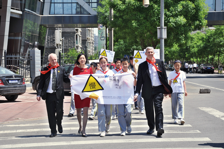 道路安全十年行动我们共同实践