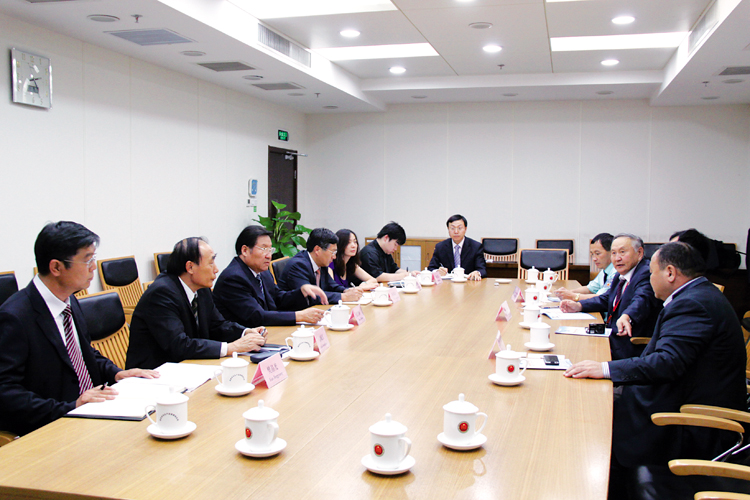 加强国际交流合作建立友好互访沟通机制