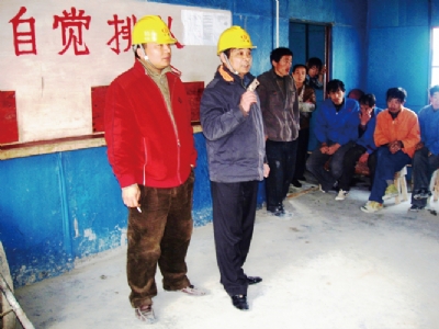 重视提高人员素质