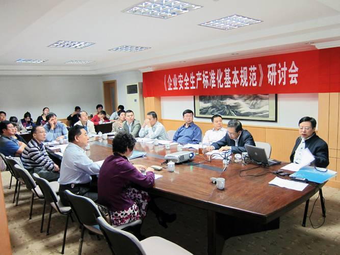进一步发挥参谋助手和技术支撑作用