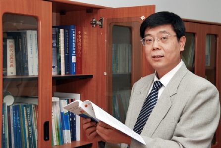 做企业和政府的助手