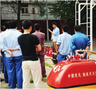 平时“多练” 演时“真练”