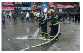 安安全全放鞭炮 团团圆圆过大年