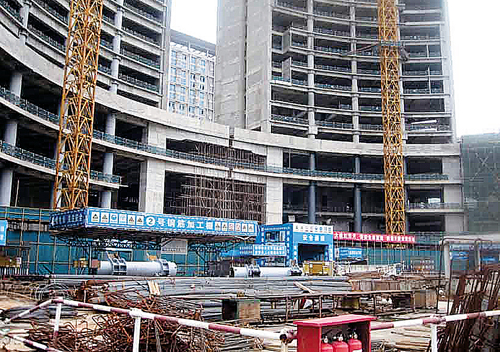 2012年全国房屋市政工程事故起数和死亡人数双下降