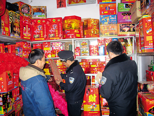 湖南省明查暗访烟花爆竹安全生产