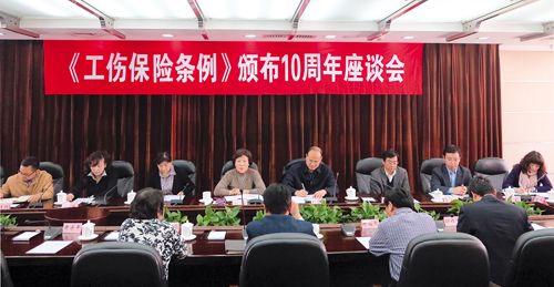 在建成小康社会中发挥作用