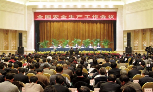 “安全生产年”成效明显 将继续深入