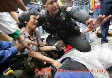 菲律宾一体育馆发生踩踏事件 造成66人死亡