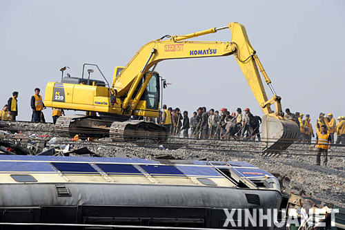 胶济铁路各方积极组织力量加紧救援[组图]