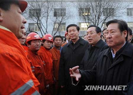 组图：安监总局局长骆琳赴山西煤矿事故现场