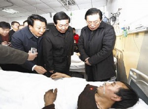 骆琳、张宝顺、王君看望慰问部分伤员