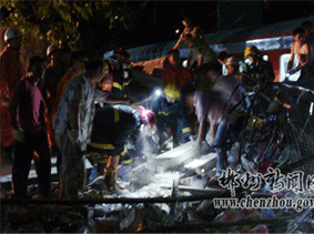 湖南郴州两列车相撞 铁道部长赴现场