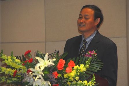 卫生部食品安全综合协调与卫生监督局陈锐巡视员宣读竞赛获奖通知