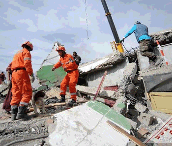 青海玉树地震死亡达2039人