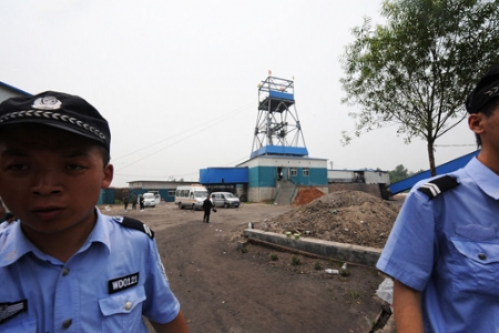 警方封锁矿难现场
