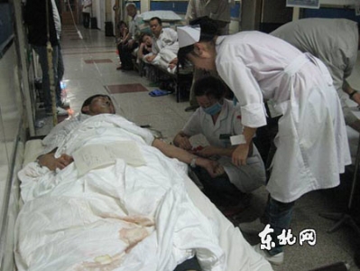 救护队赶至伊春飞机失事现场参与救护